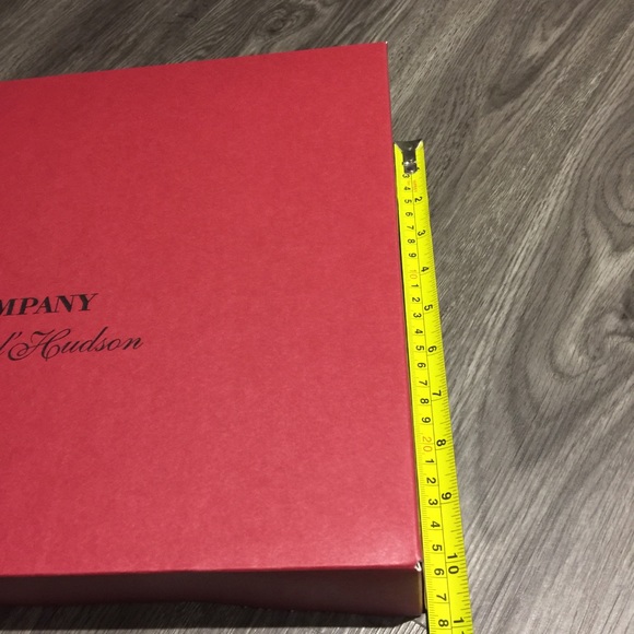 New Large Hudson’s Bay box - Picture 6 of 11